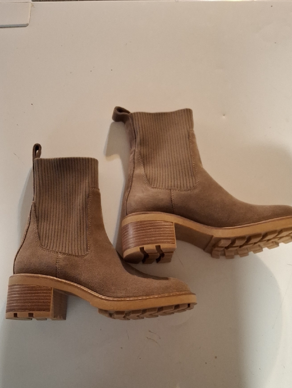 New Without Box Steve Madden Taupe Ribbed Chelsea Lug Boots Size 6m